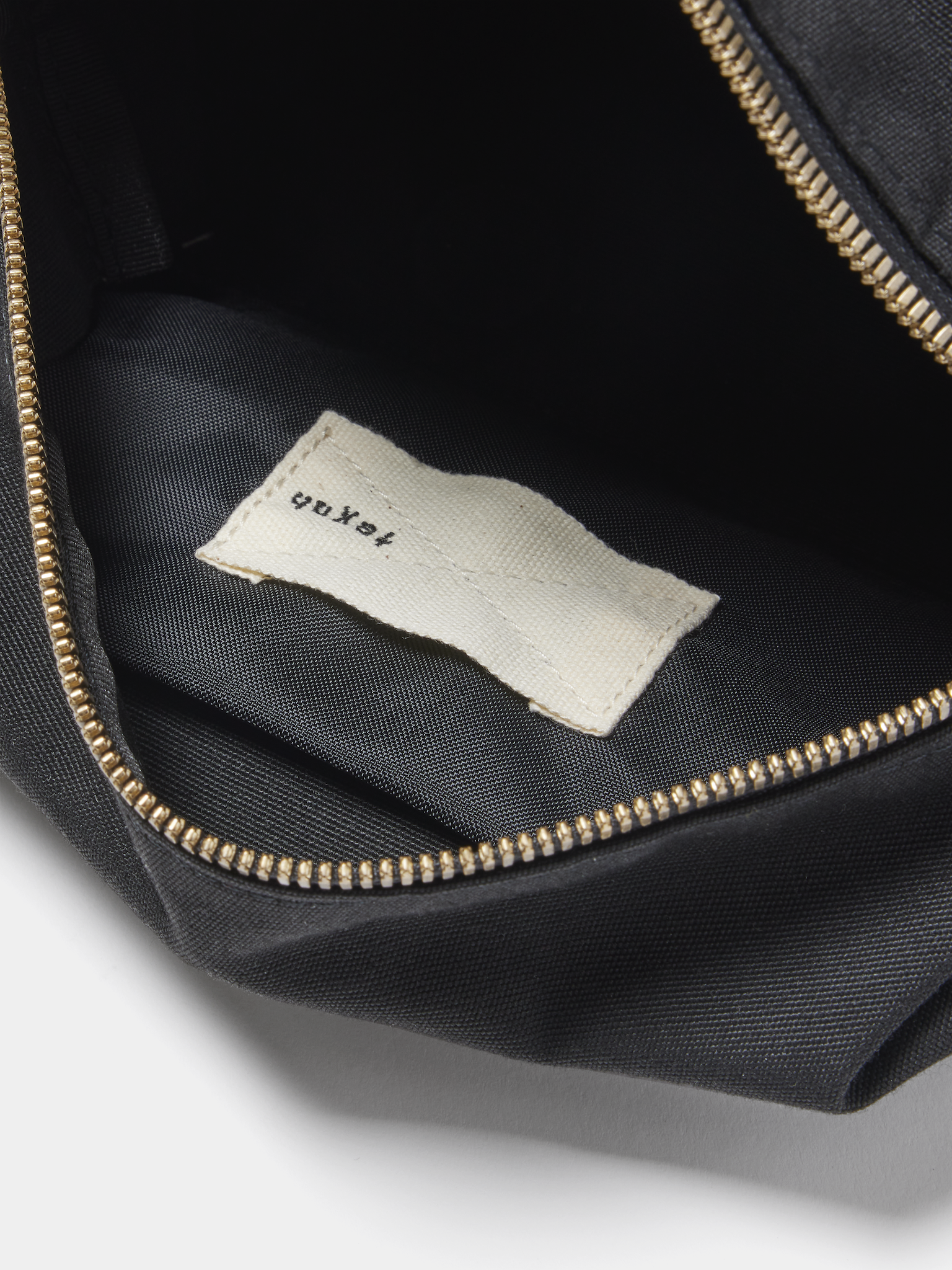 PIECE POUCH