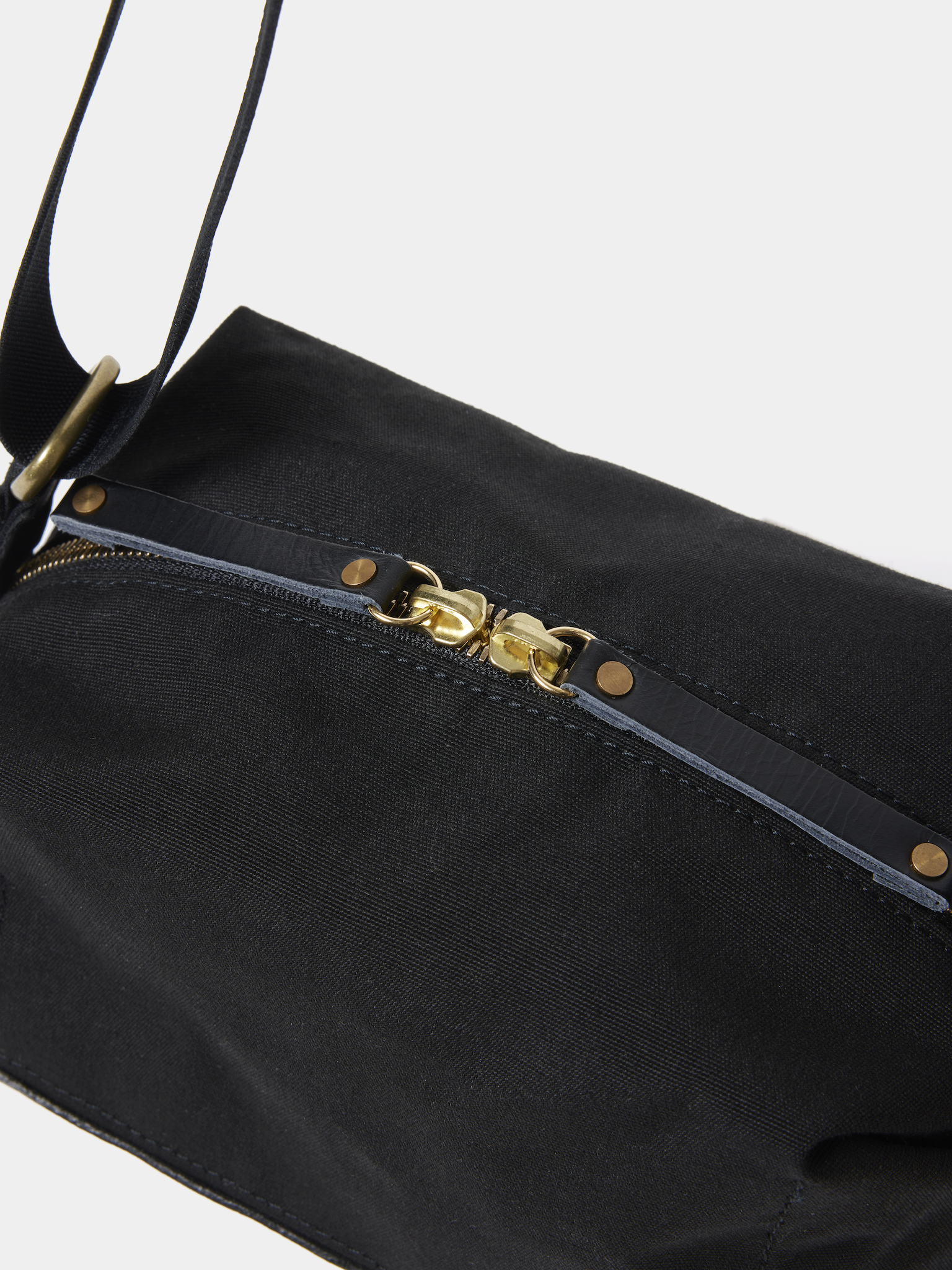 PIECE POUCH