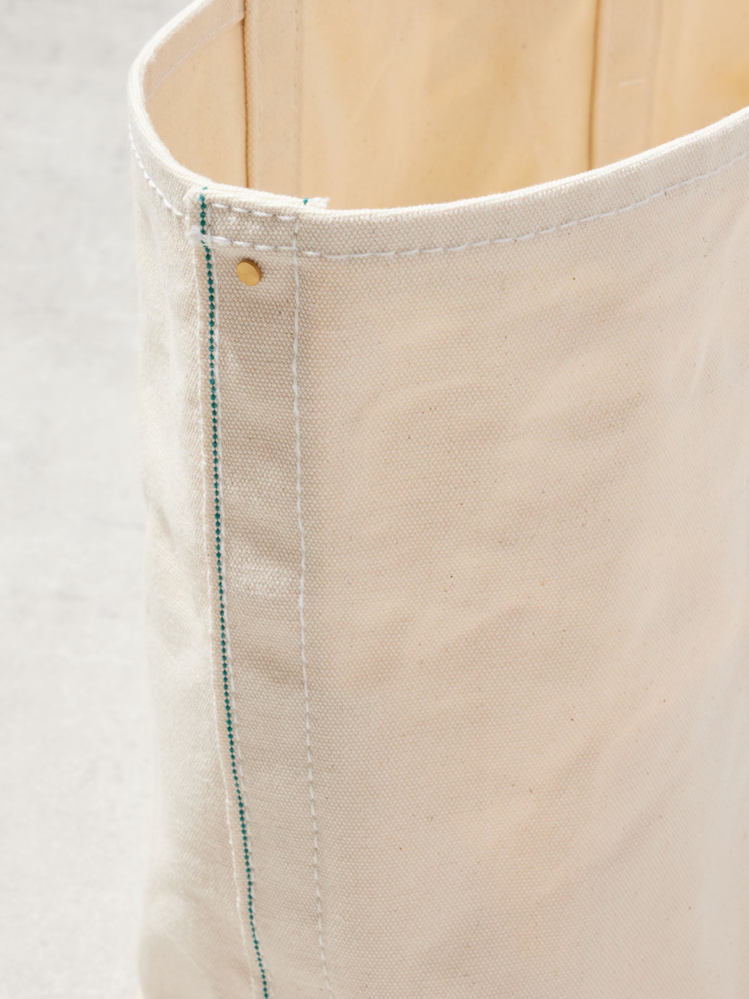 SELVEDGE CANVAS BUCKET TOTE / M