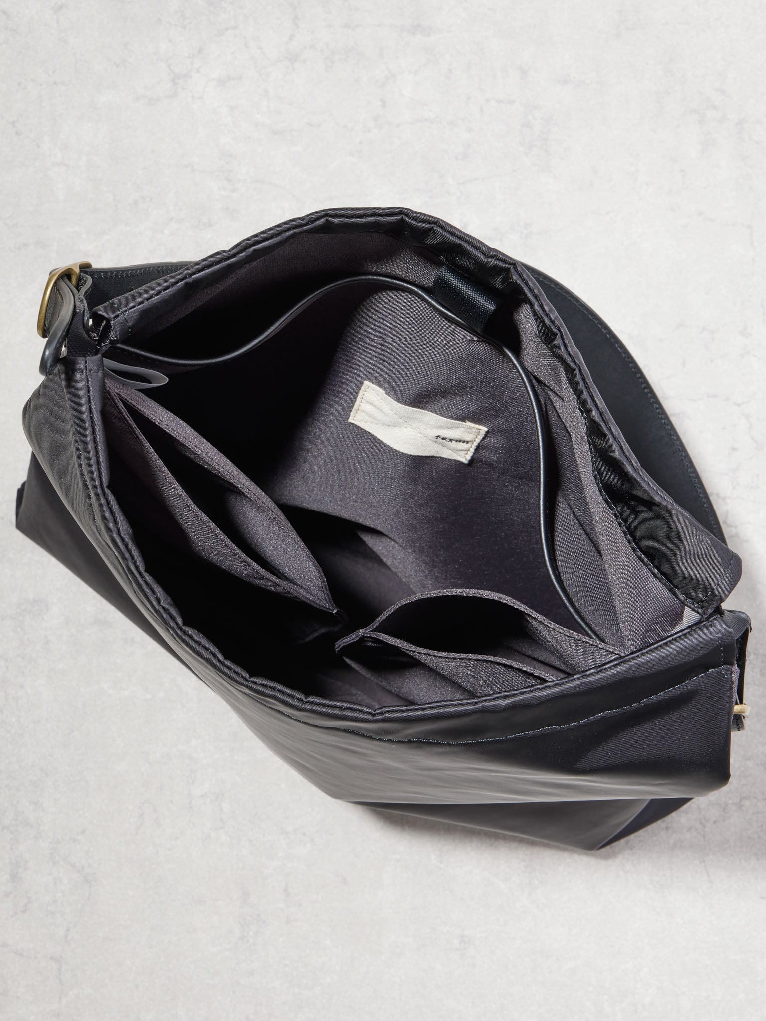 TRIANGLE SHOULDER L / 66NY