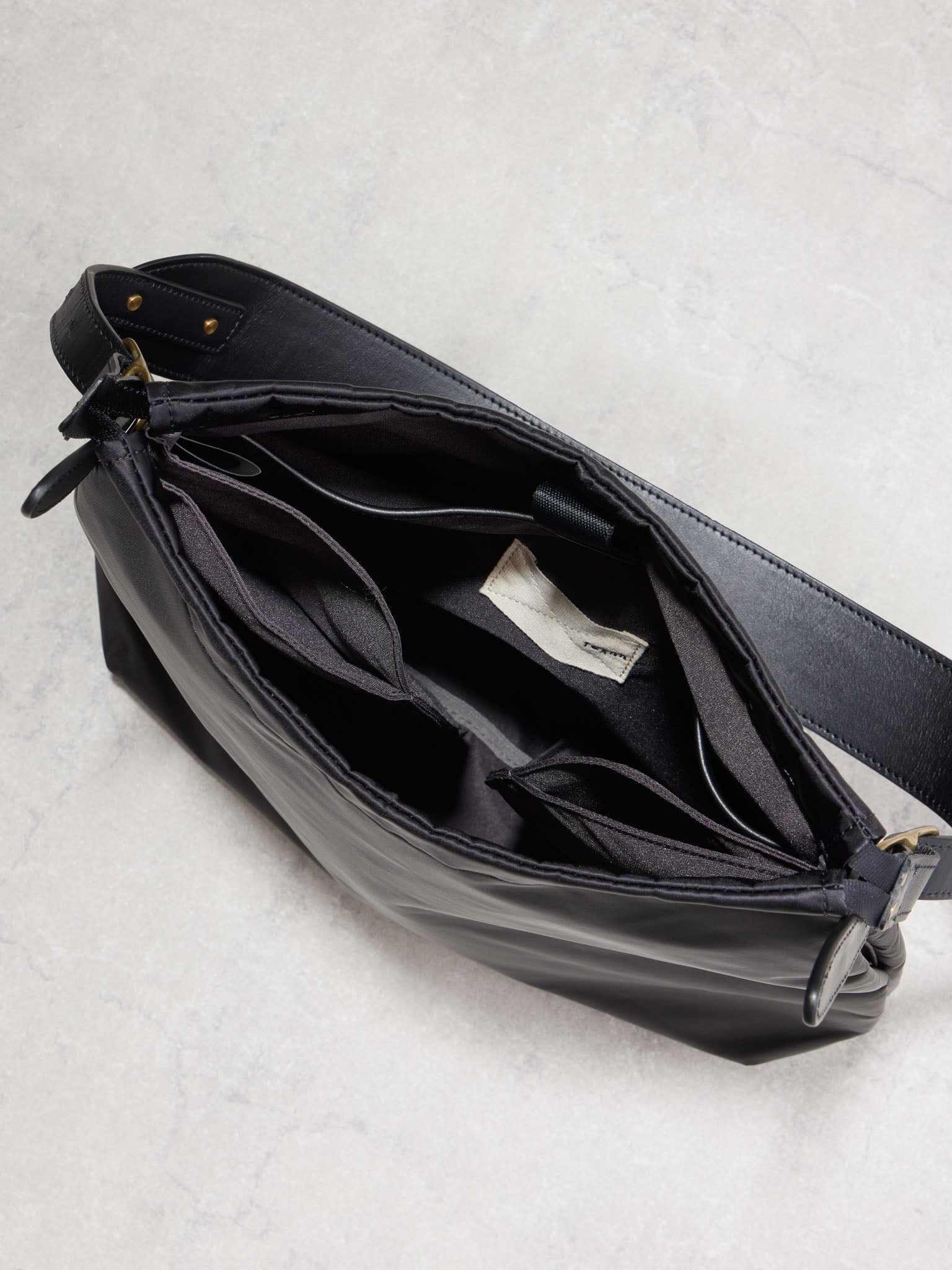 TRIANGLE SHOULDER / M / 66NY