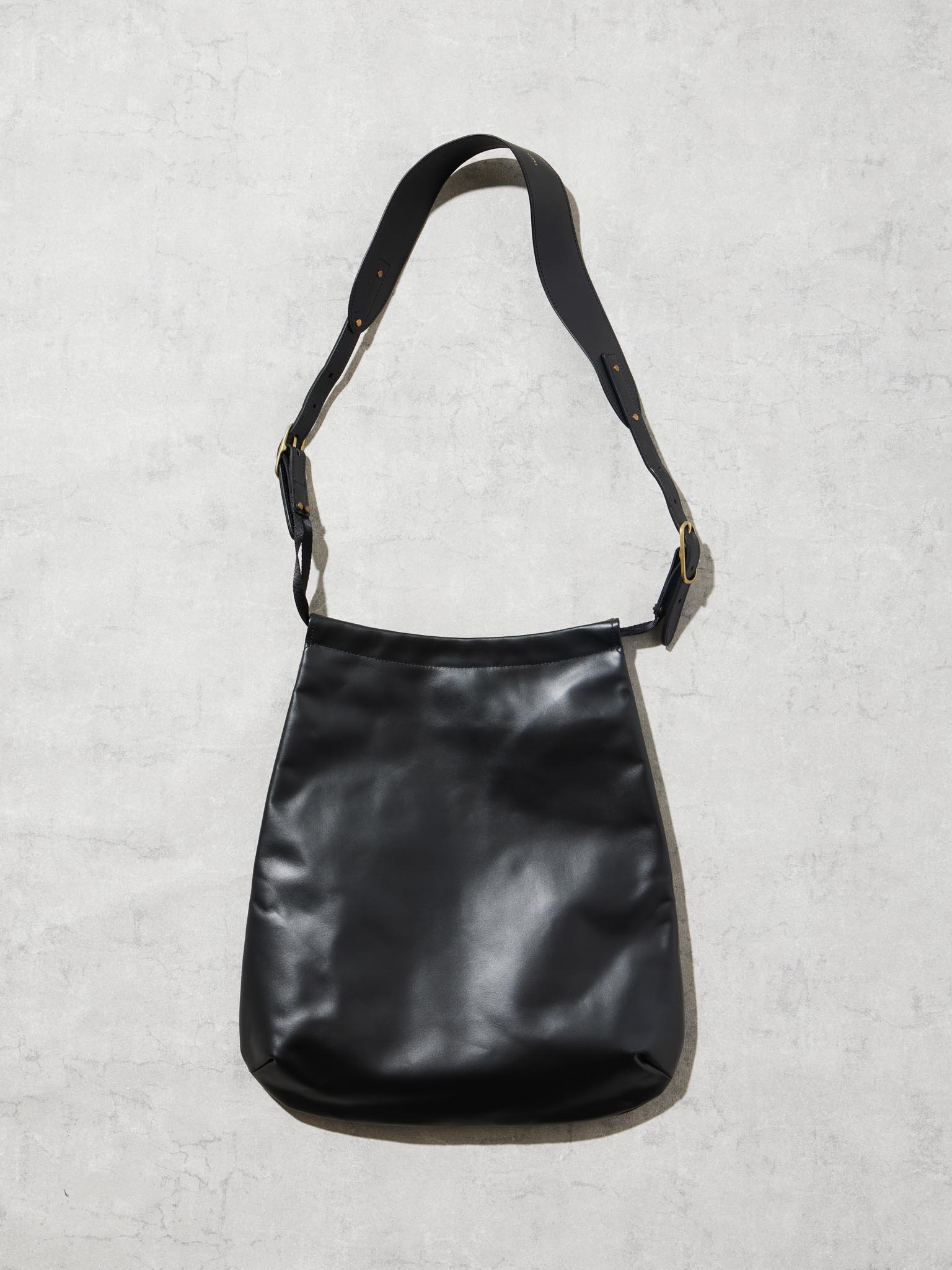 TRIANGLE SHOULDER / M