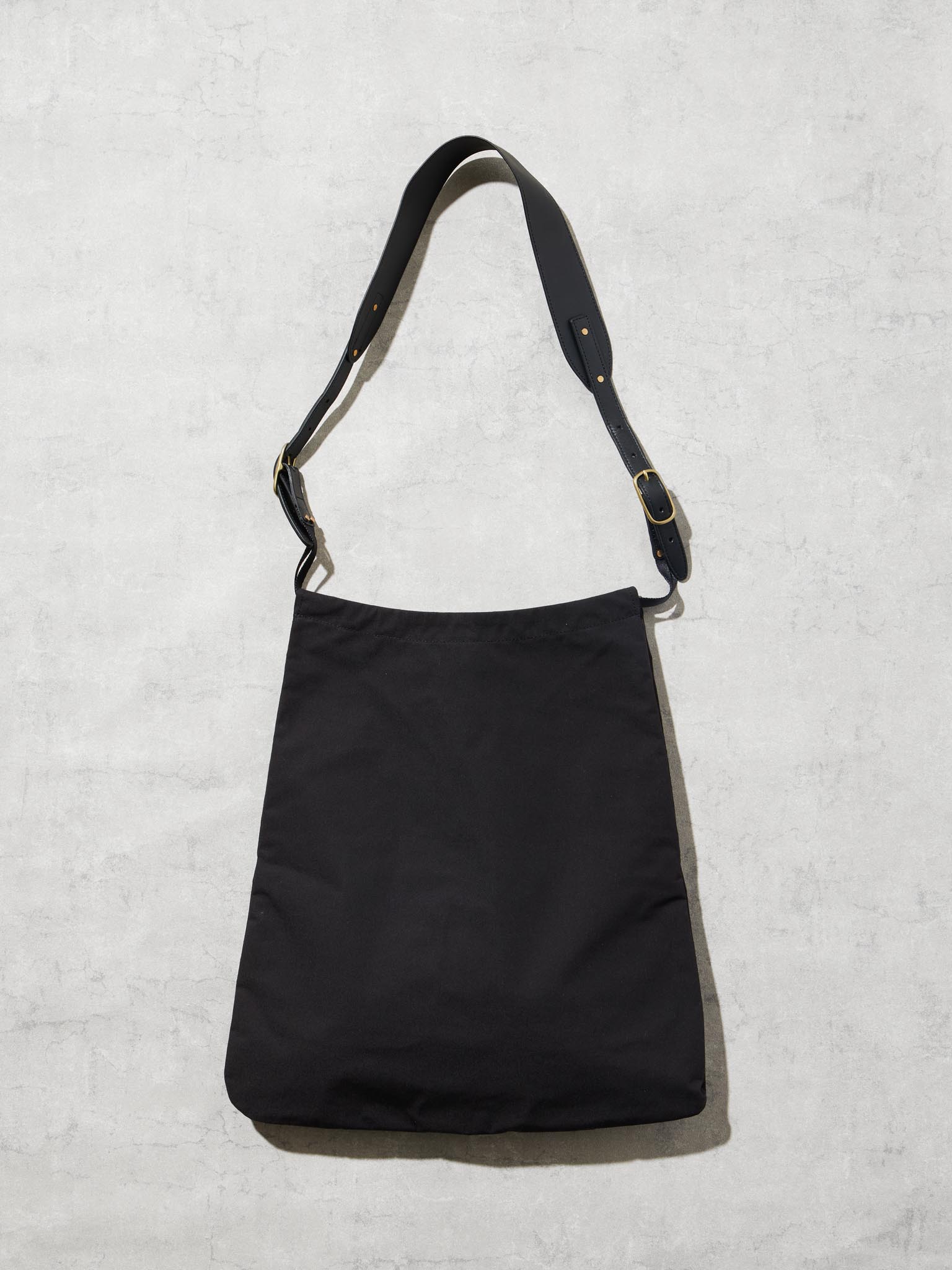 TRIANGLE SHOULDER / L / LOOPTEX