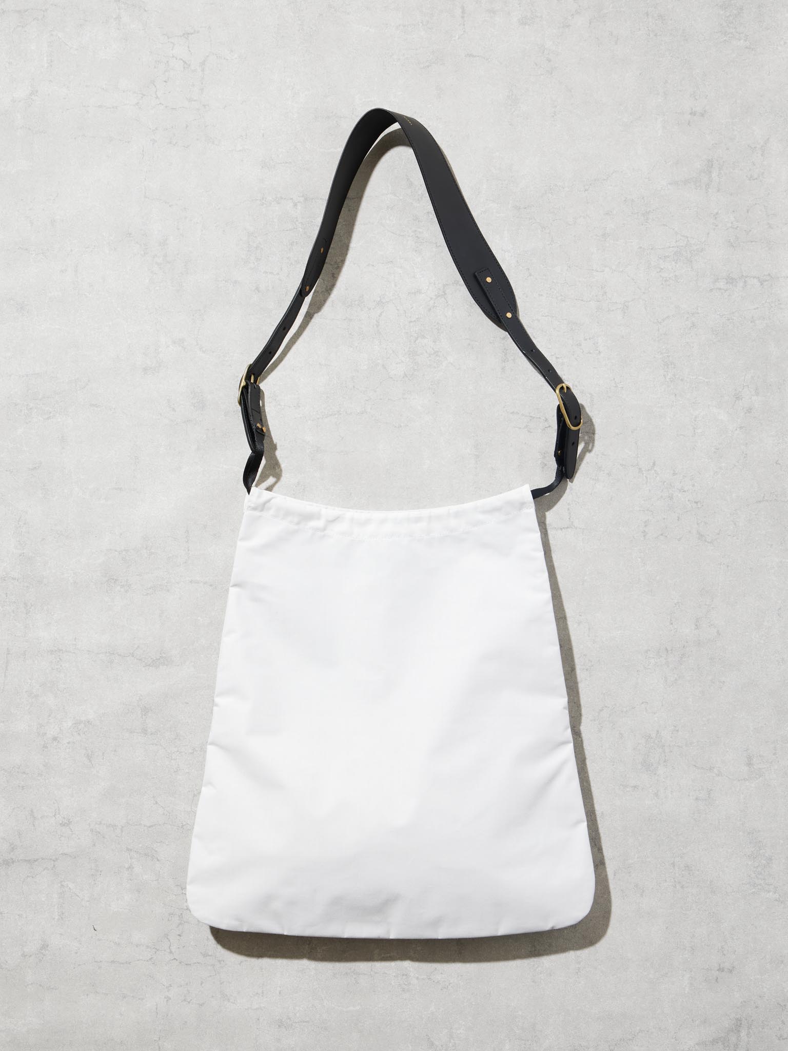 TRIANGLE SHOULDER / L / LOOPTEX