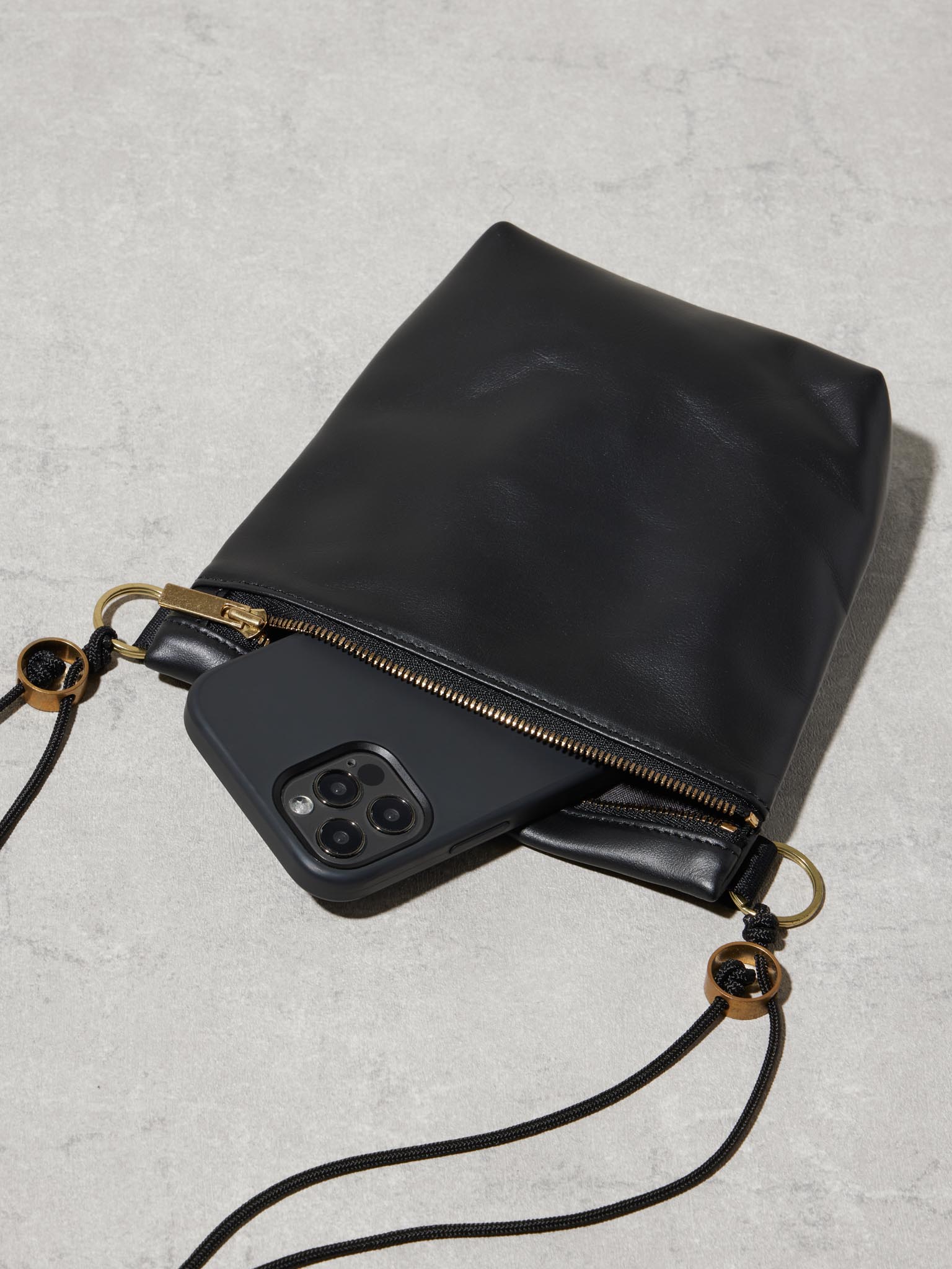 SQUARE ZIP POCKET