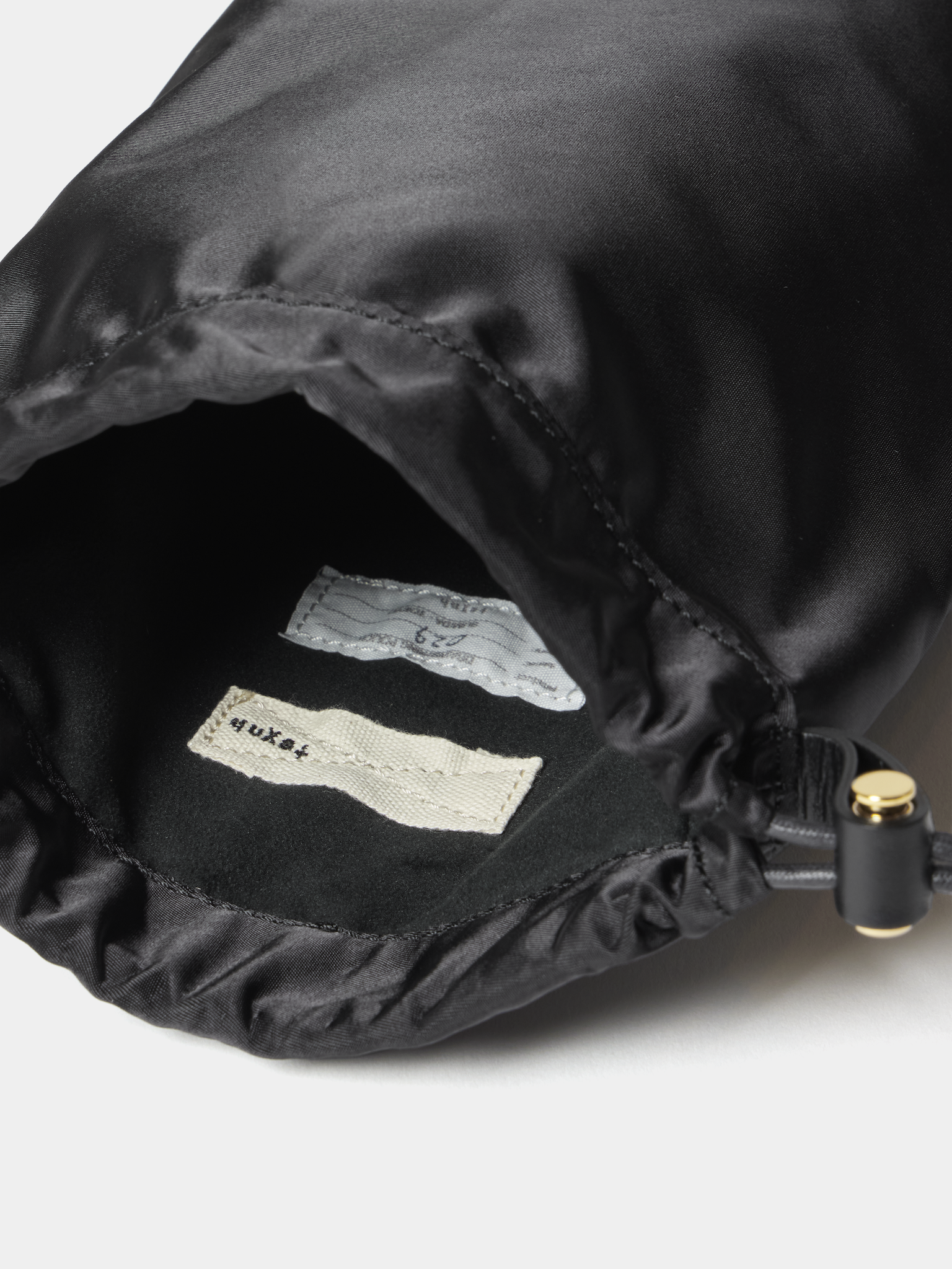 CLASSIC DRAWSTRING POUCH M / 66NY