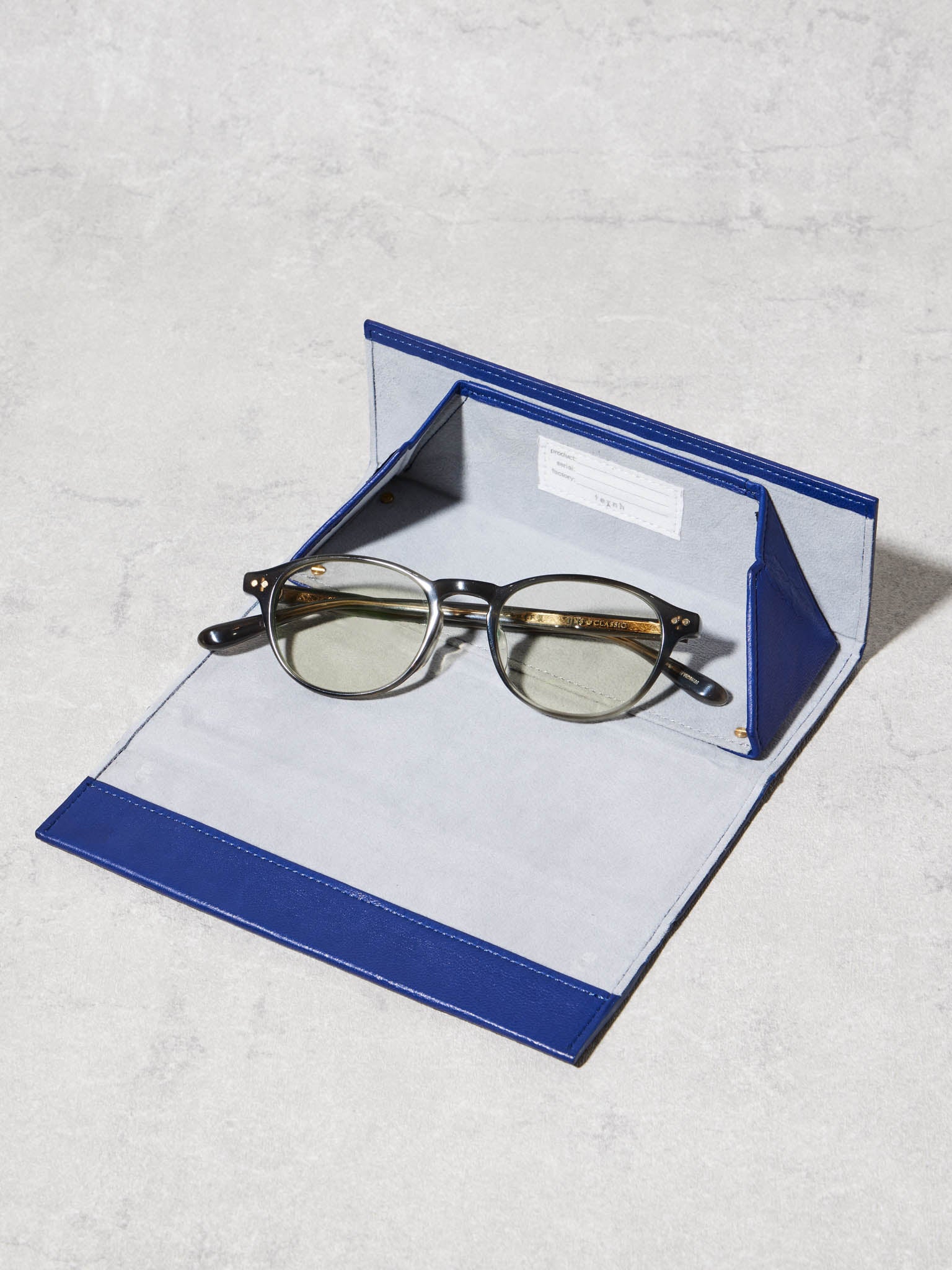 FOLDING GLASSES CASE