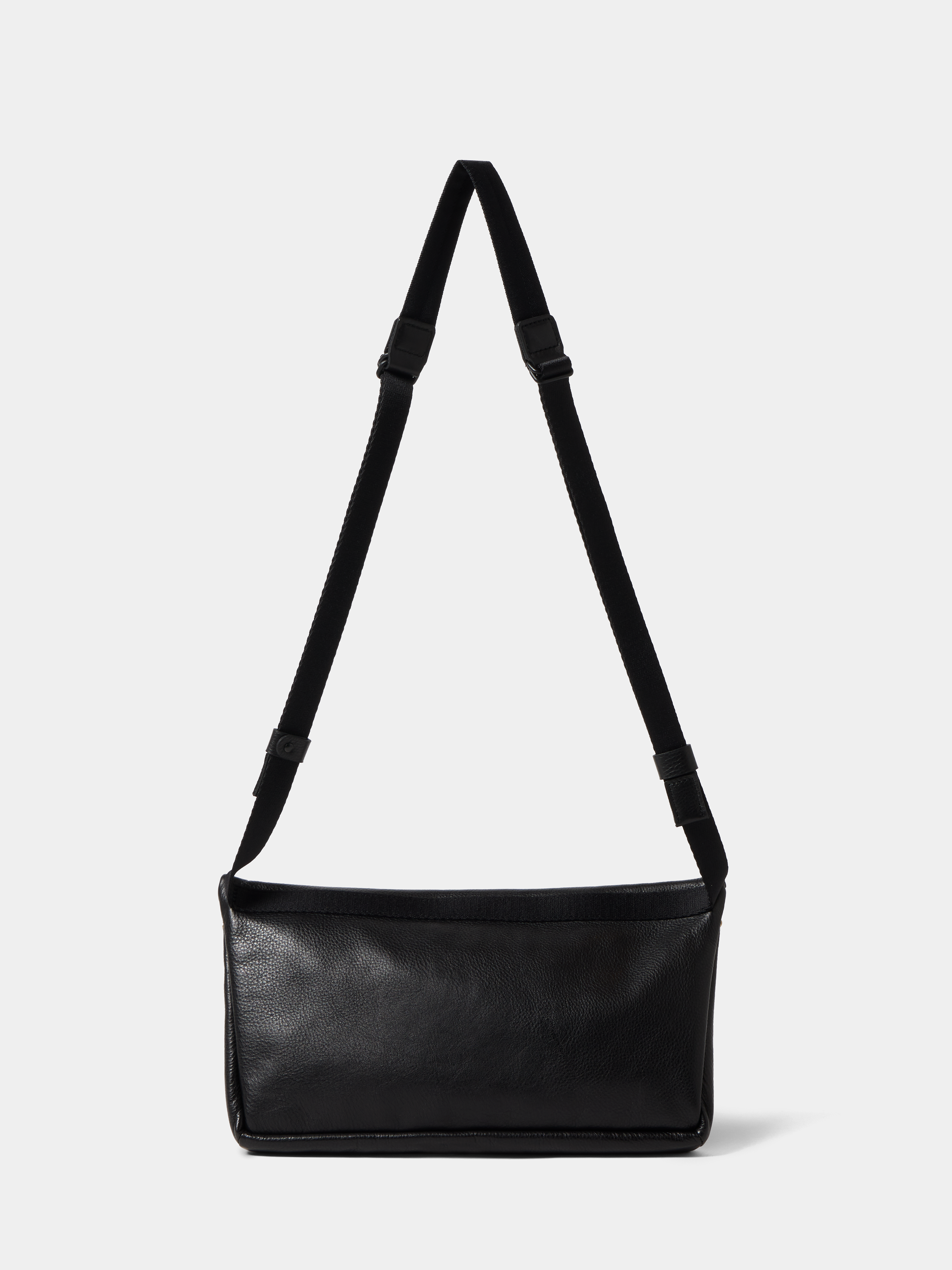SQUARE SHOULDER