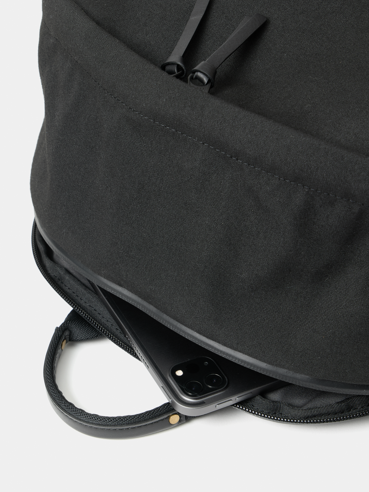 LAYER DAYPACK L / ACRYLIC
